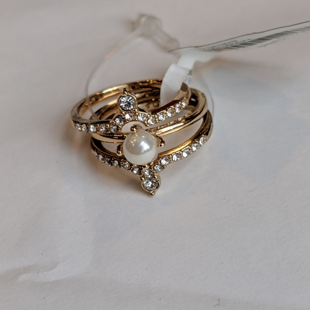 Pearl and cubic zirconia ring